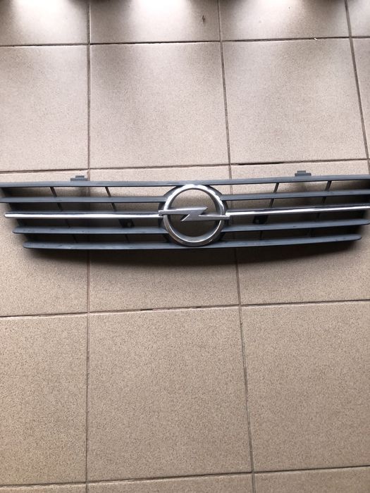 Решітка радіатора opel sintra