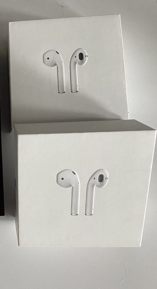 Коробки від AirPods