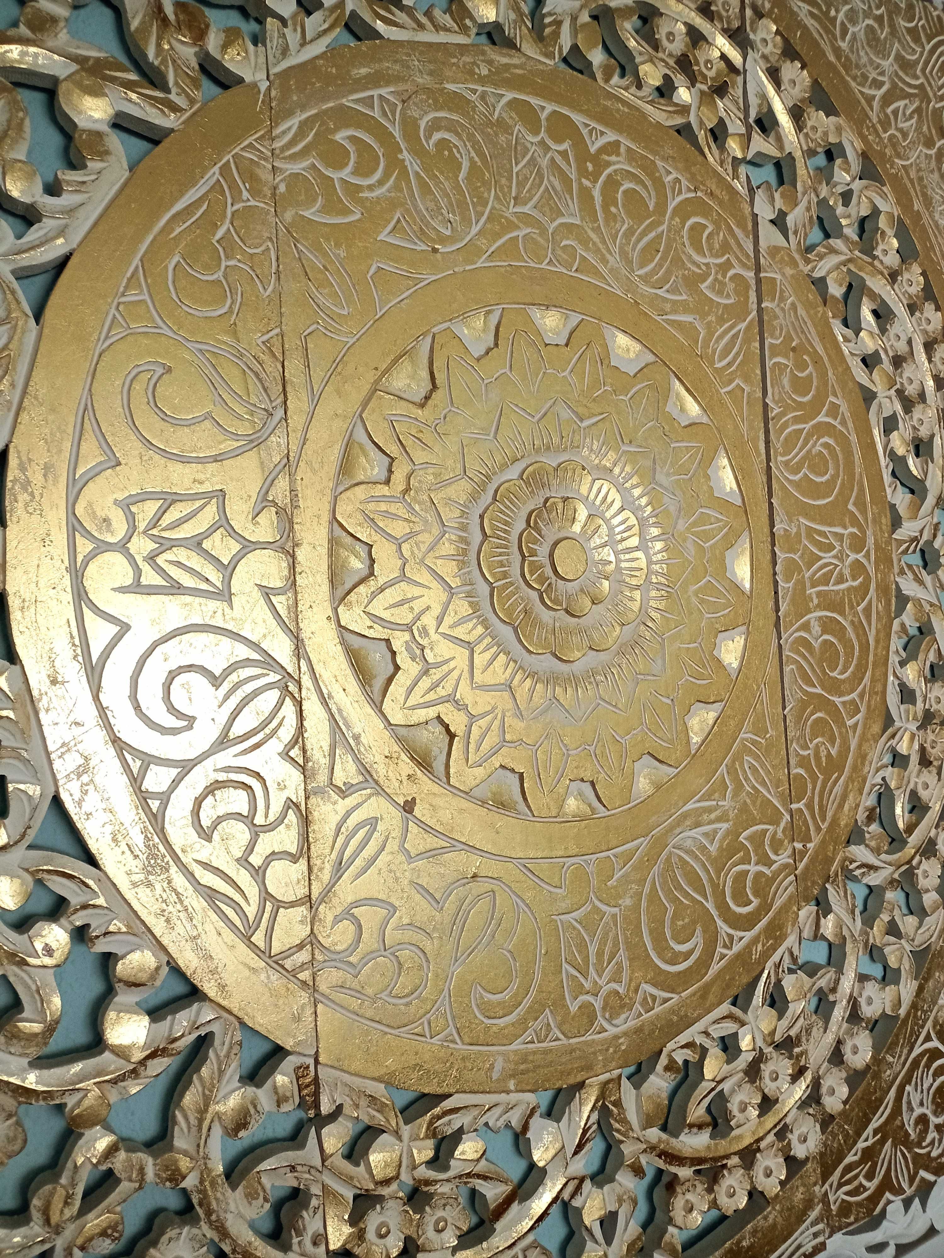 Mandala dourada e branca. 120x120cm.Entrega Setúbal e arredores.Nova!