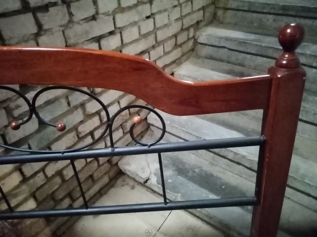 Ліжко бильця двух сторонні.