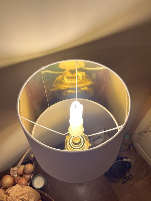 Lampa stojąca z abazurem