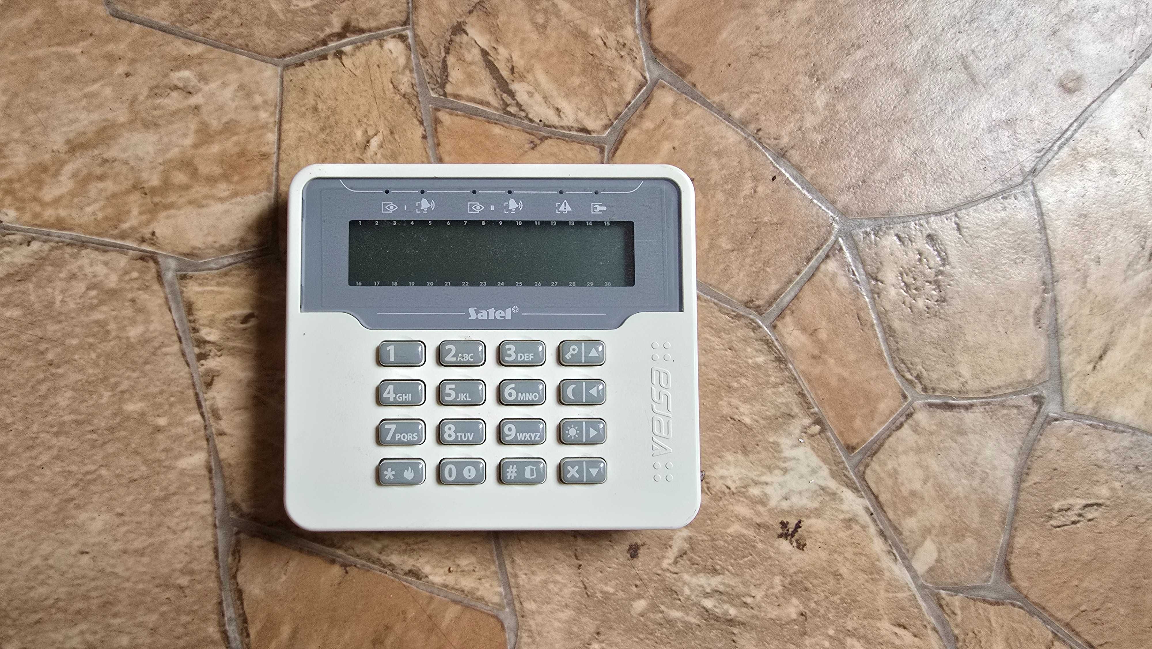 Alarm Satel Versa 10 / 15 + klawiatury versa lcd