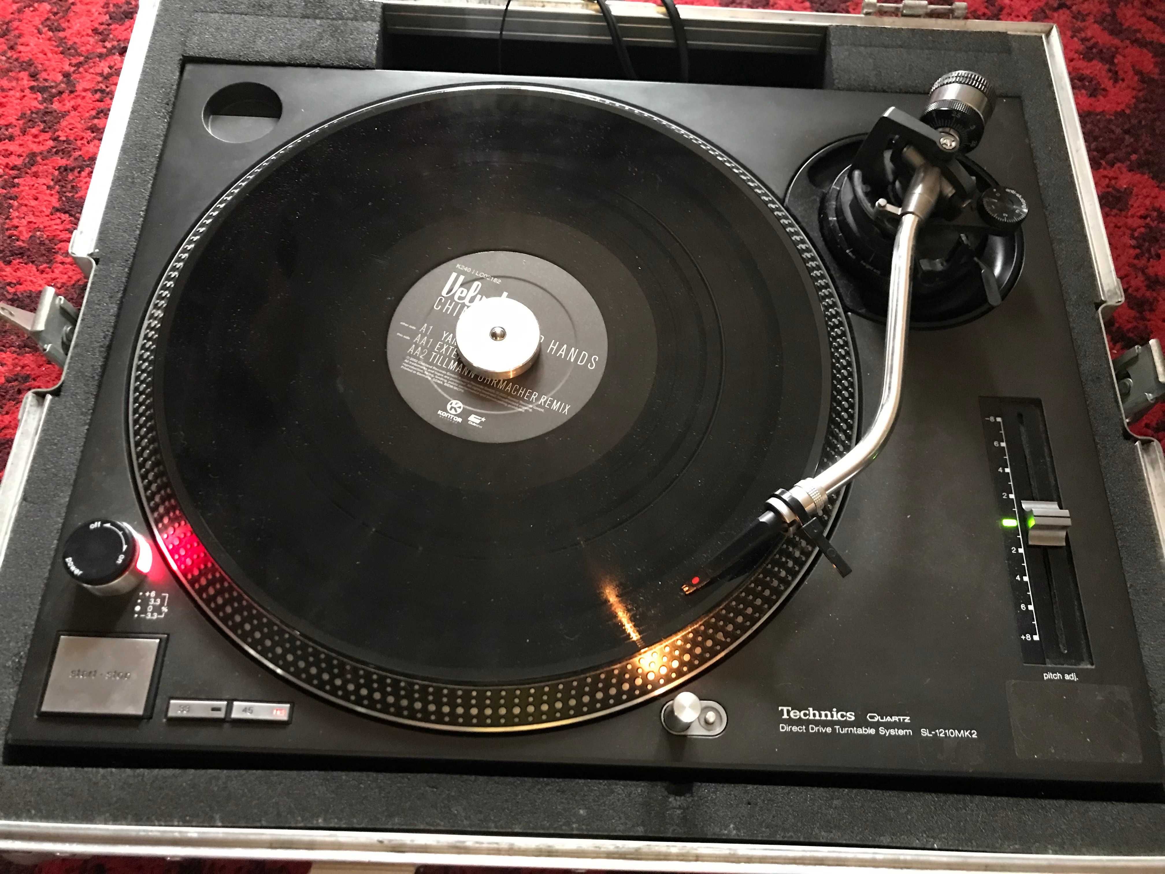 Виниловый проигрыватель Technics SL-1210MK2