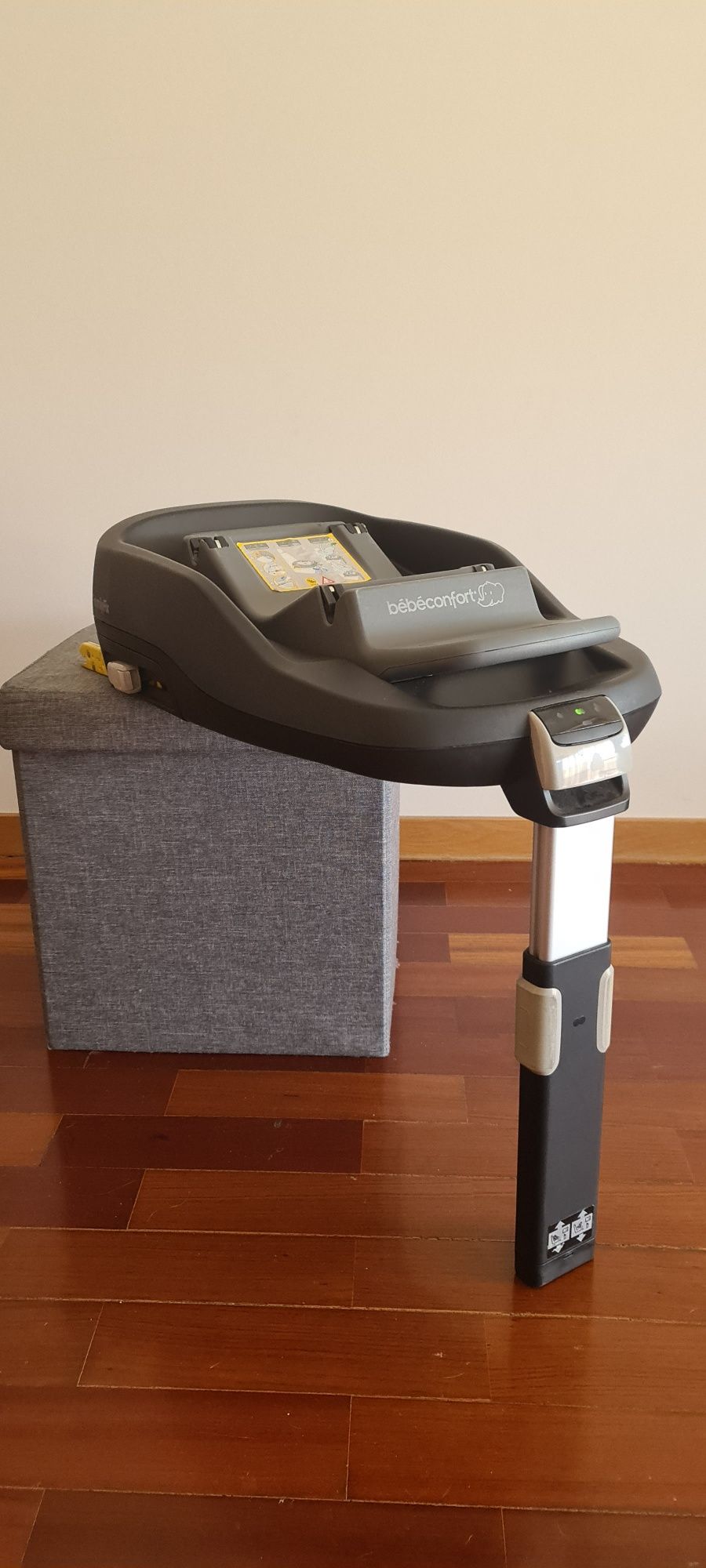 Ovo Bebé Confort com base isofix