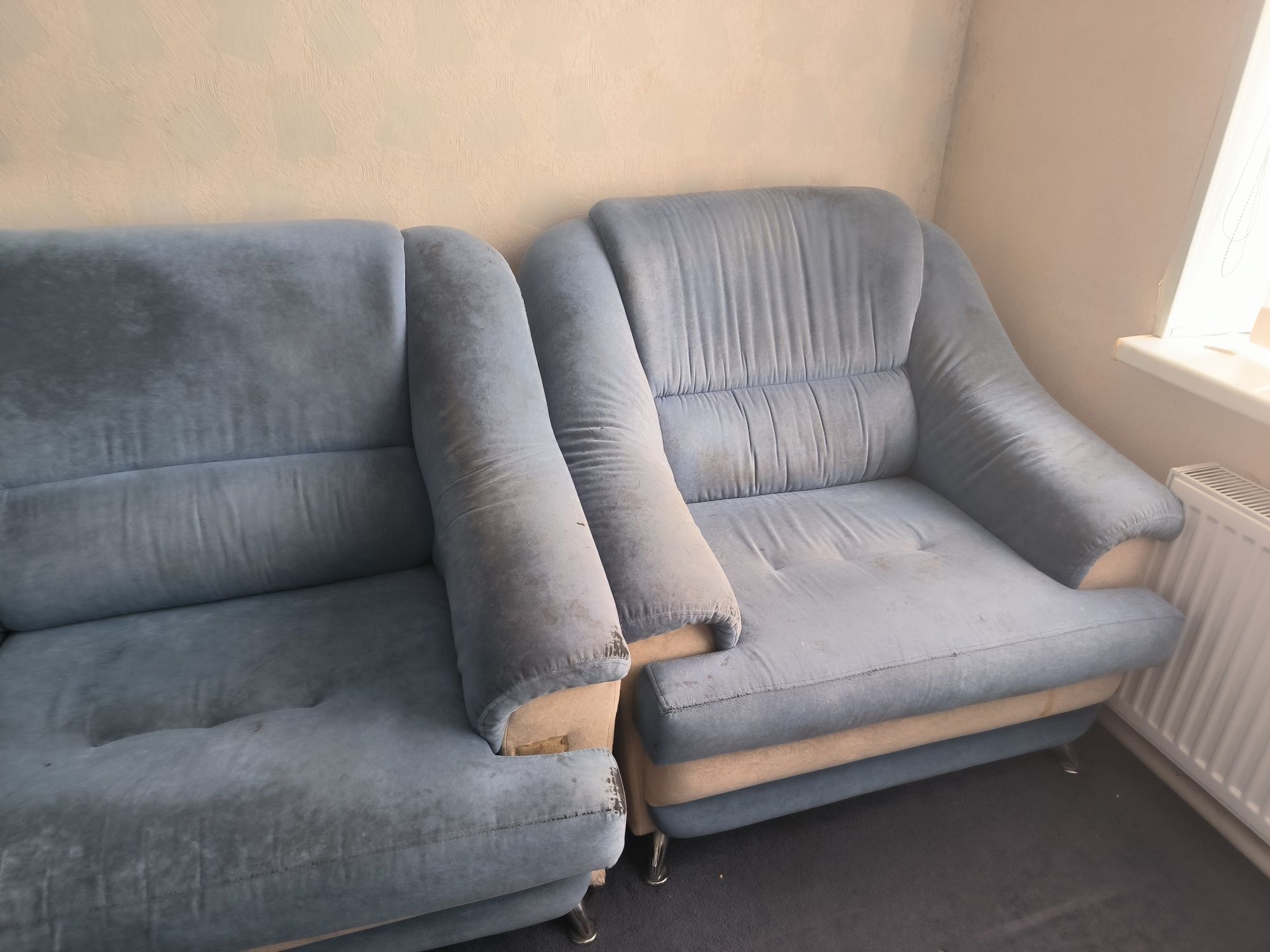 Вугловий диван та крісло.