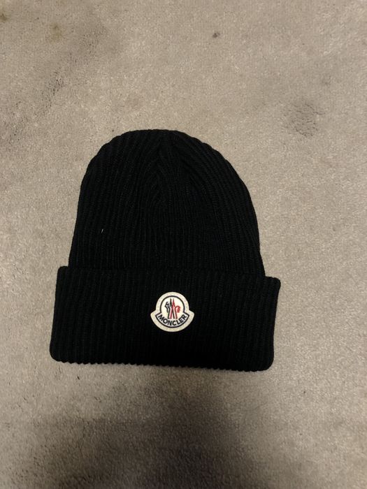 Mocler gorro com etiqueta