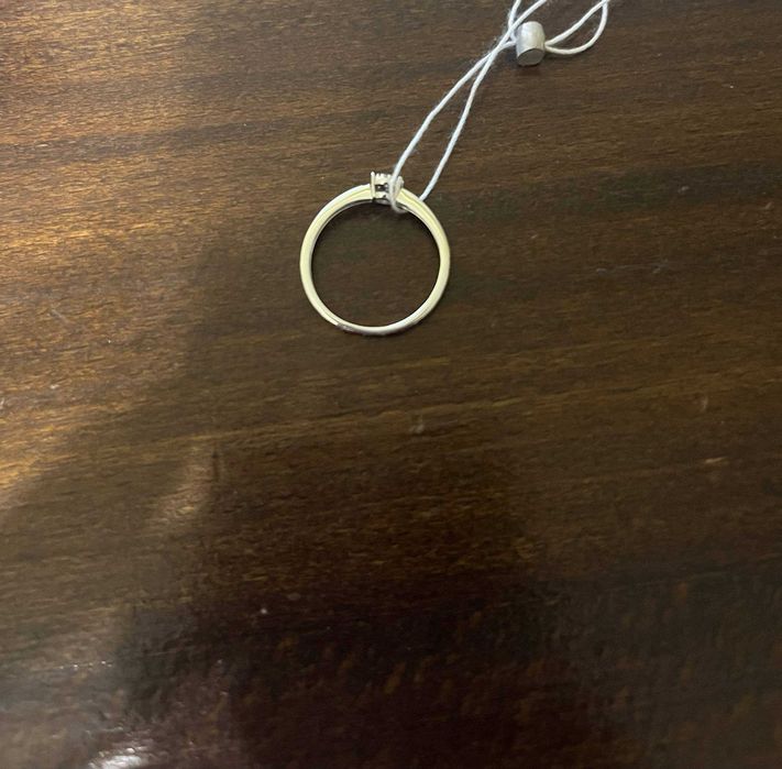 Золота каблучка в білому кольорі металу з діамантами, розмір 16,5