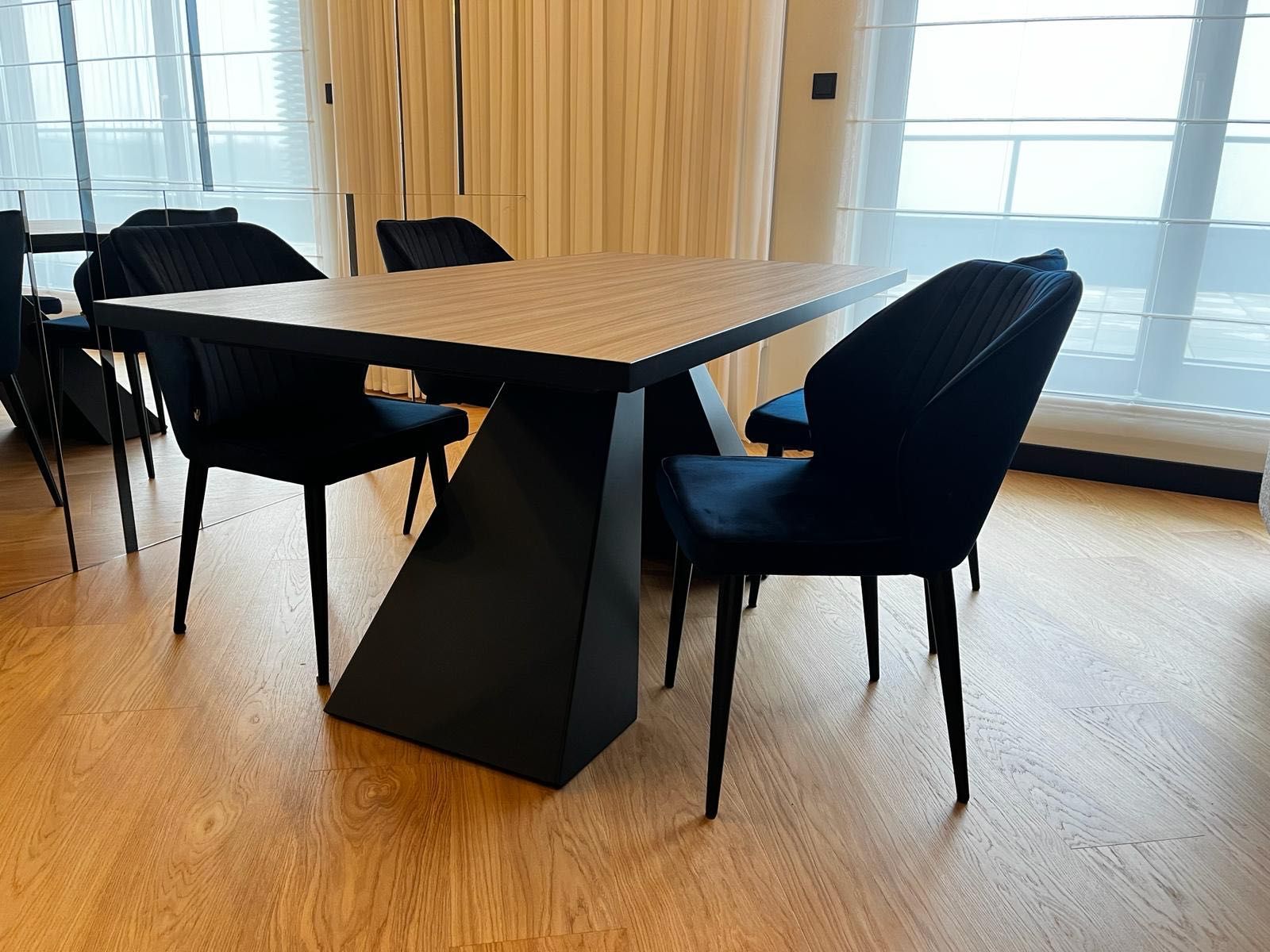 Sprzedam zestaw nowy stół z krzesłami