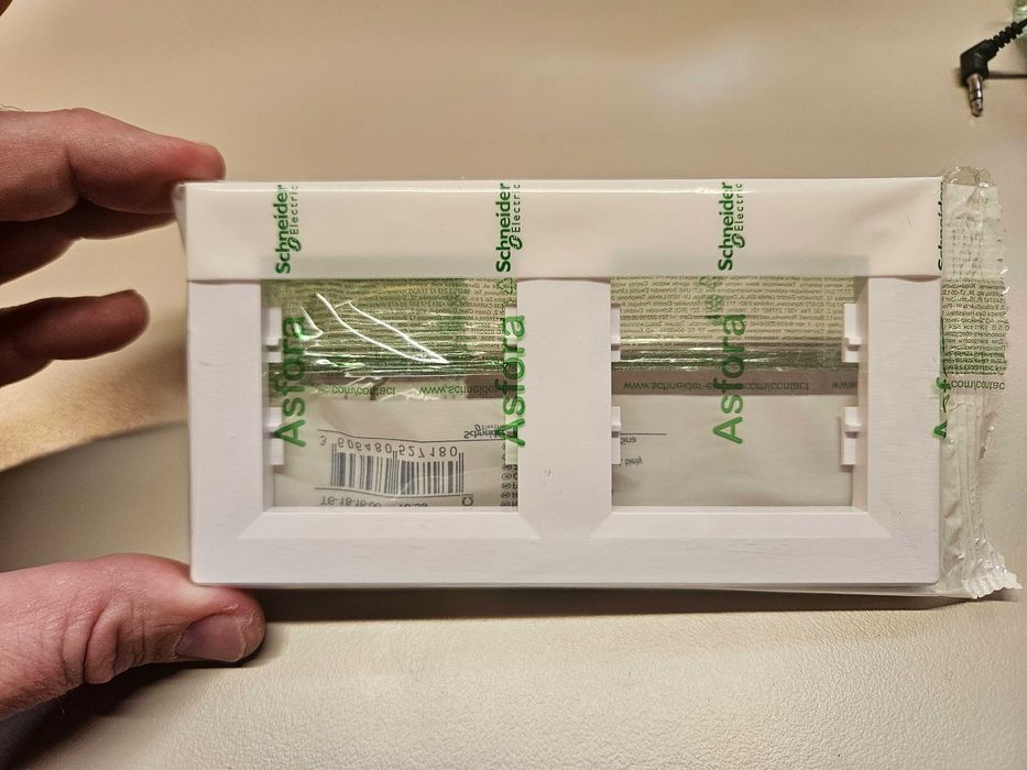 Ramka Schneider Asfora podwójna 2x biała