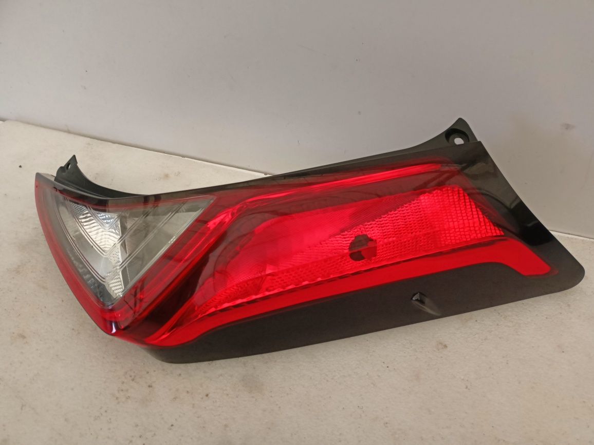 Toyota Aygo II 2 lift FL 18- lampa prawy tył prawa tylna