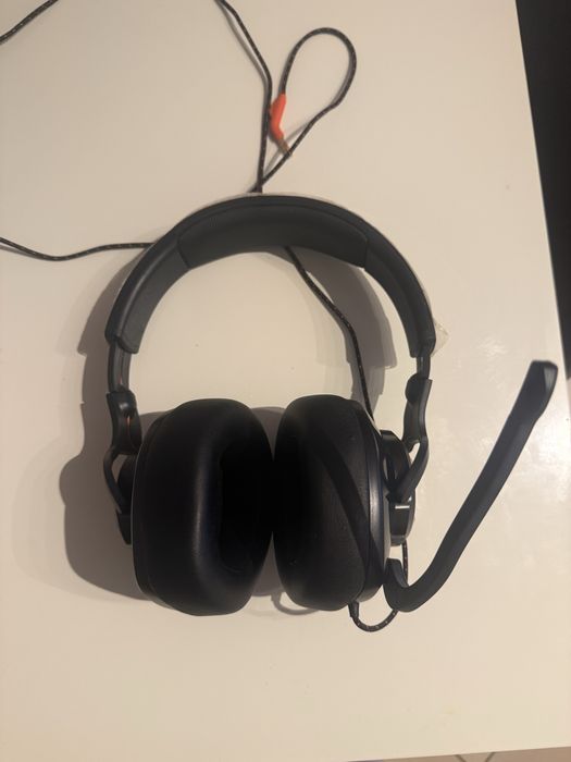 JBL com microfone articulado