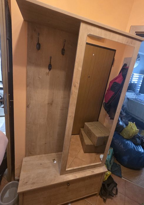 Regal do przedpokoju