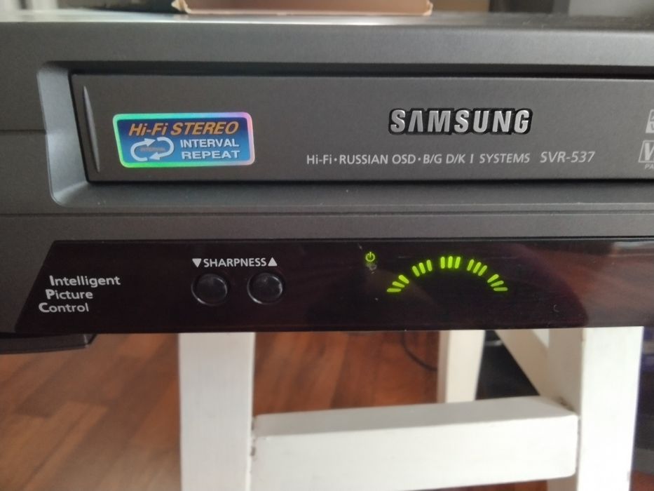 Видеомагнитофон SAMSUNG SVR-537. Пульт, кассеты.