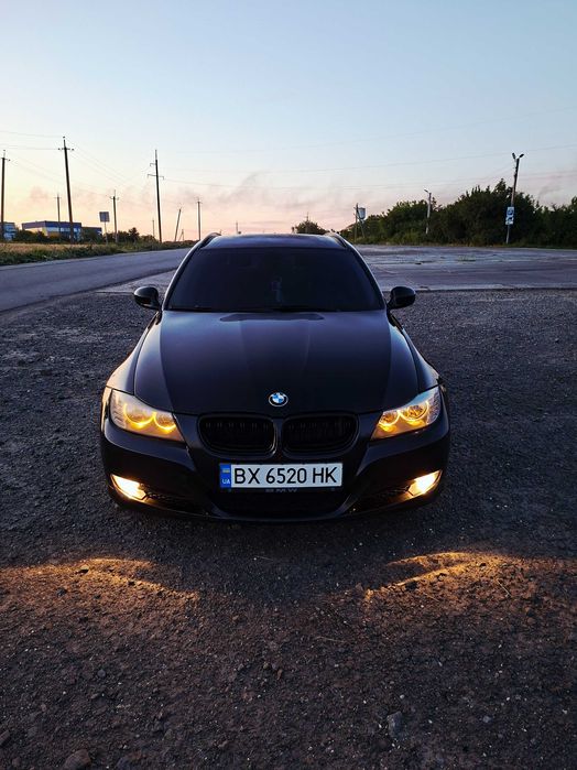 BMW 318D 8500 $    .