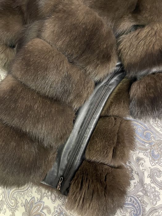 Шуба з натурального хутра песець , колір під соболь