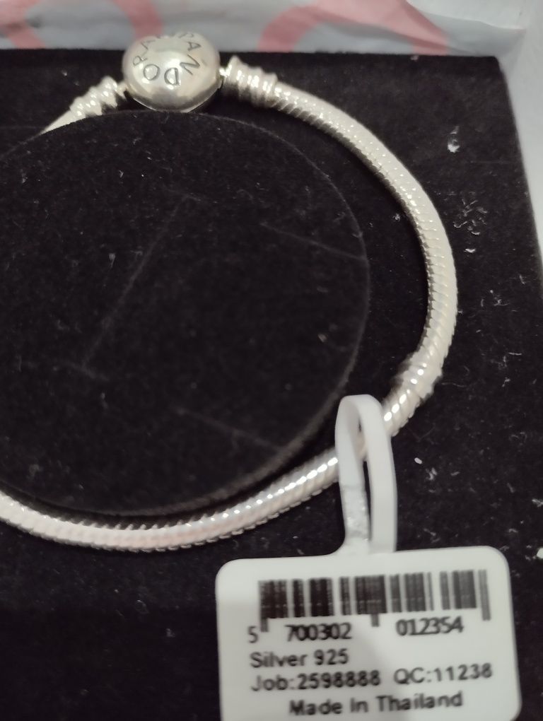 Pulseira Pandora original em caixa. Nova. Fecho em coração