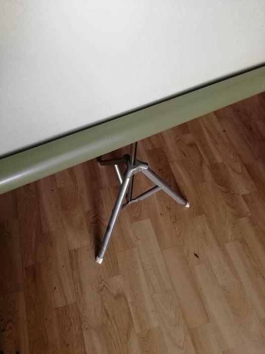 Tela para projetor com tripé