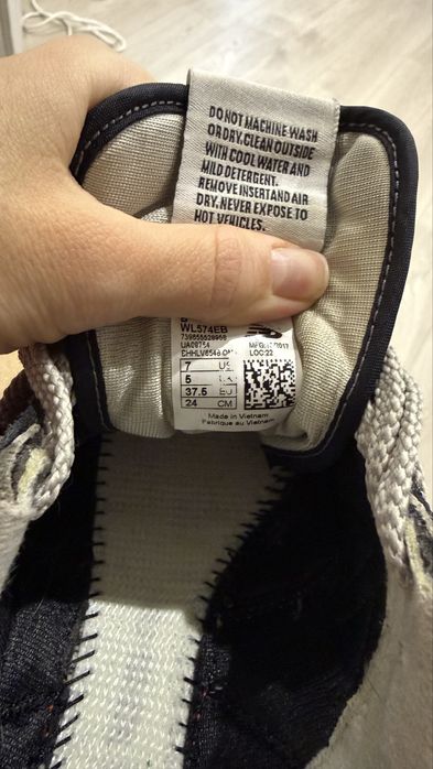 New balance кросівки.