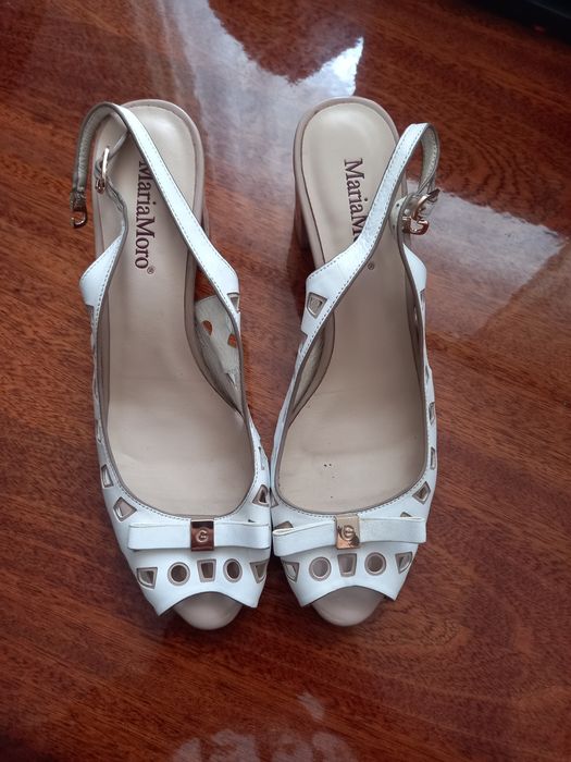 Босоніжки шкіряні