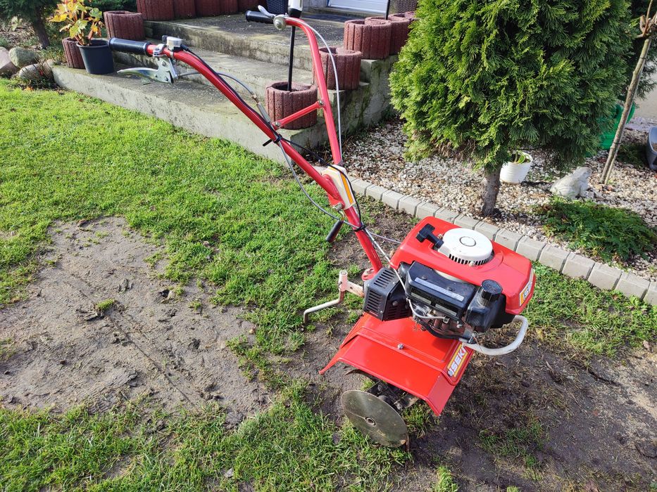 Glebogryzarka iseki masywna , mocna piękny stan !