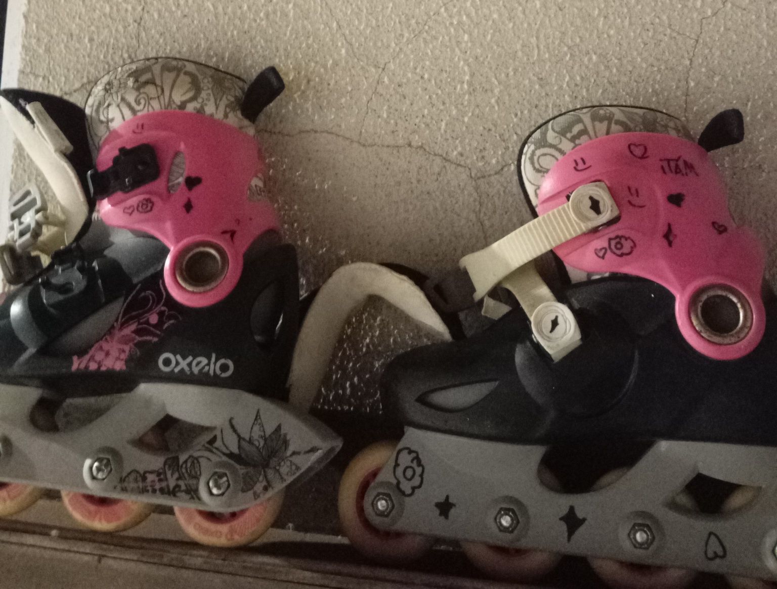 Patins em cor rosa para as meninas