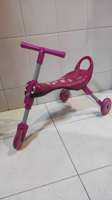 Triciclo Infantil Dobrável - Ideal para os Primeiros Passeios!