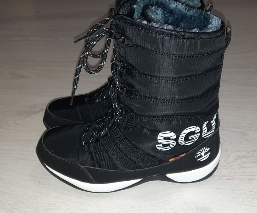 Продам зимние сапоги  дутики