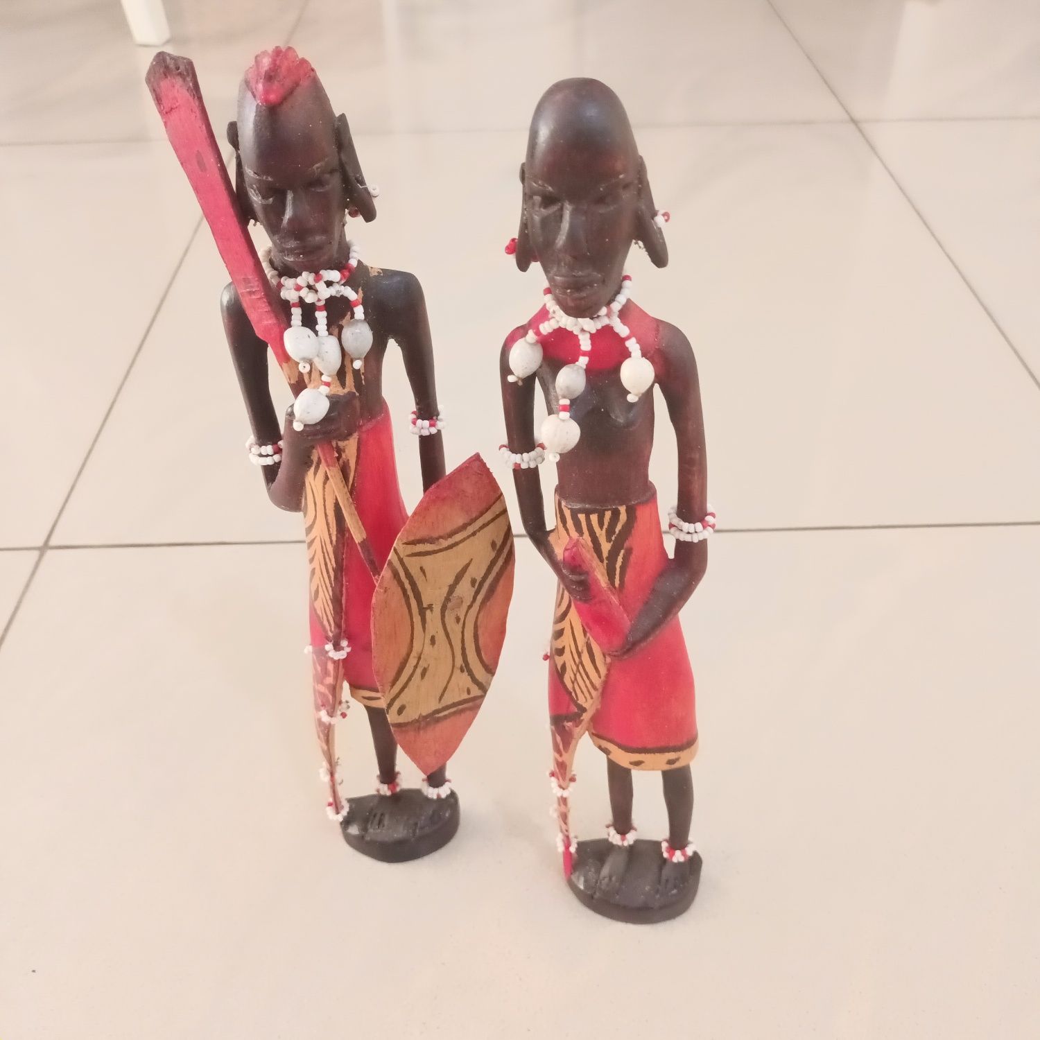 Drewniane figurki ozdobne przywiezione z Kenii