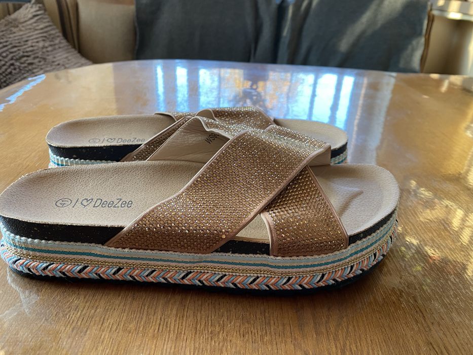 Продам взуття. Нове. Не підійшов розмір