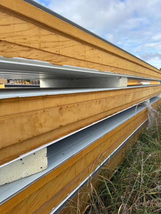 Płyty warstwowe PIR i z wełną mineralną z demontażu