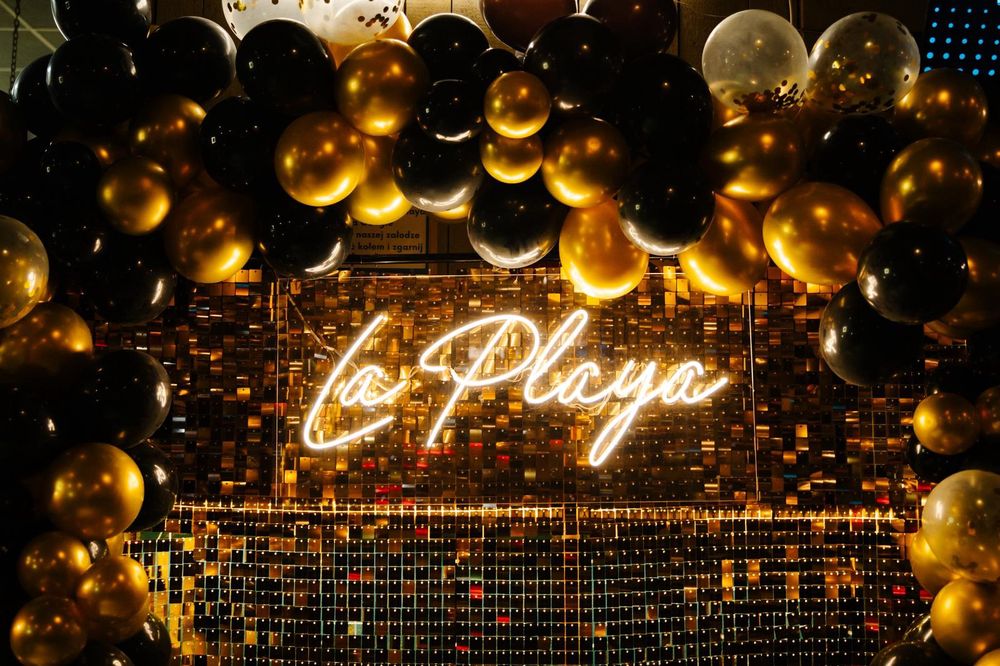 Dekoracje balonowe dekoracje kwiatowe ścianki eventowe urodziny wesela