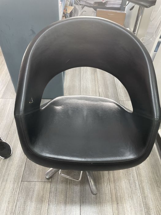 Vendo 4 cadeiras iguais