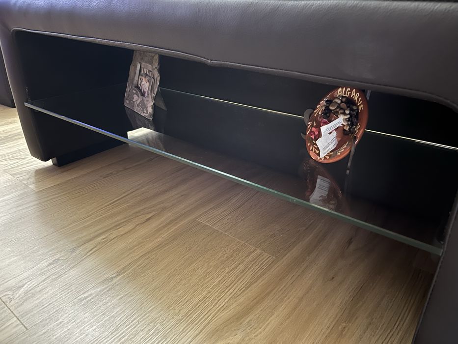 Sofá castanho em pele