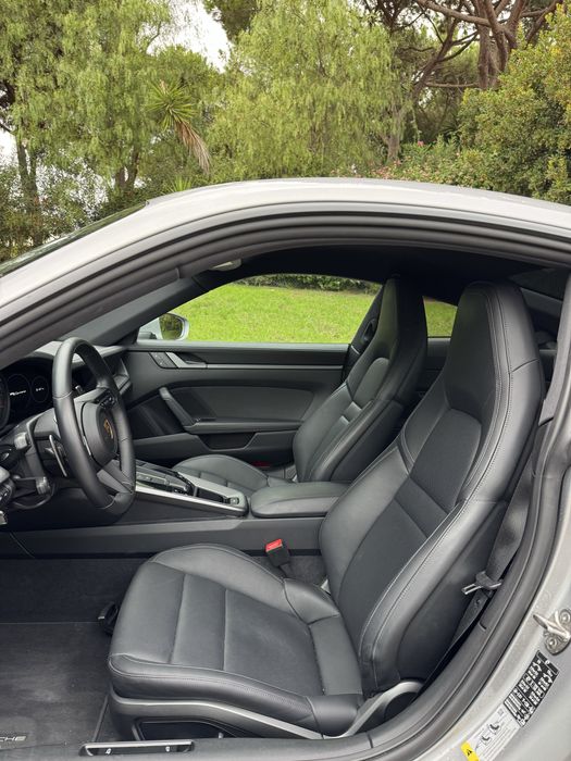 Porsche 911 Carrera (992)