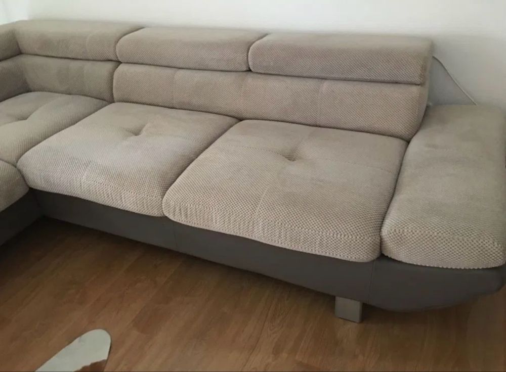 Vendo sofá com chaise long no lado esquerdo