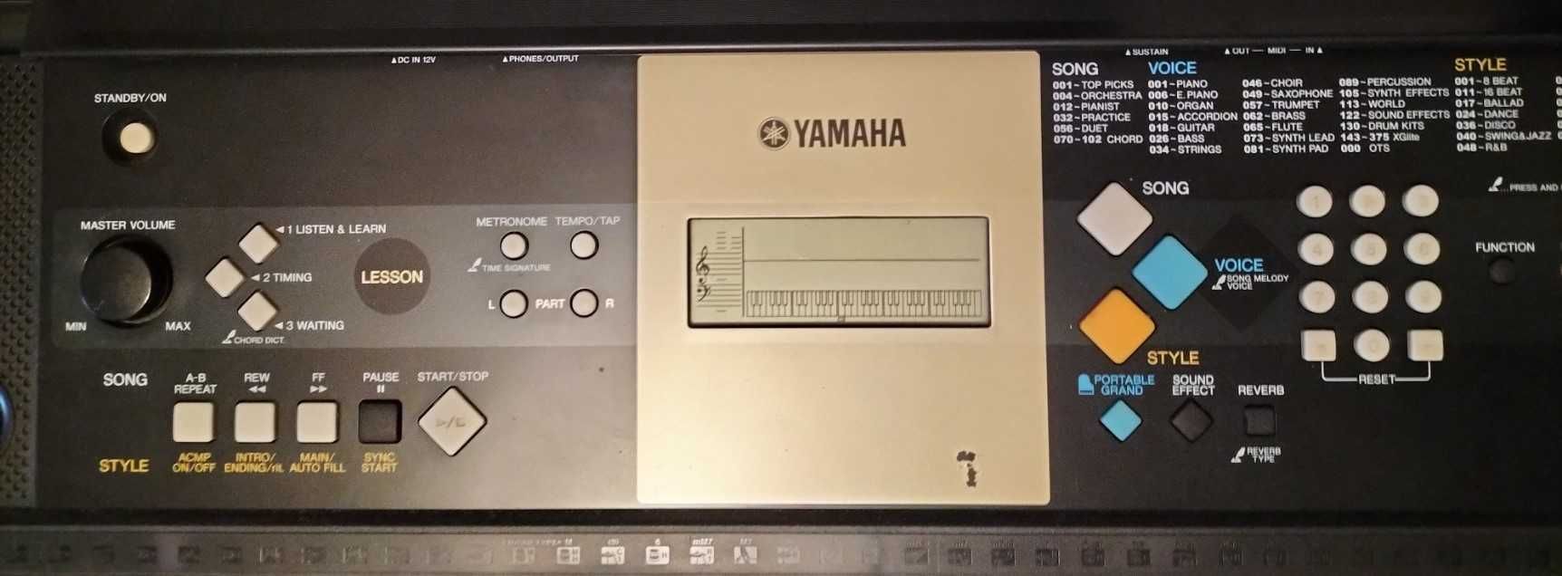 Teclado Yamaha YPT220