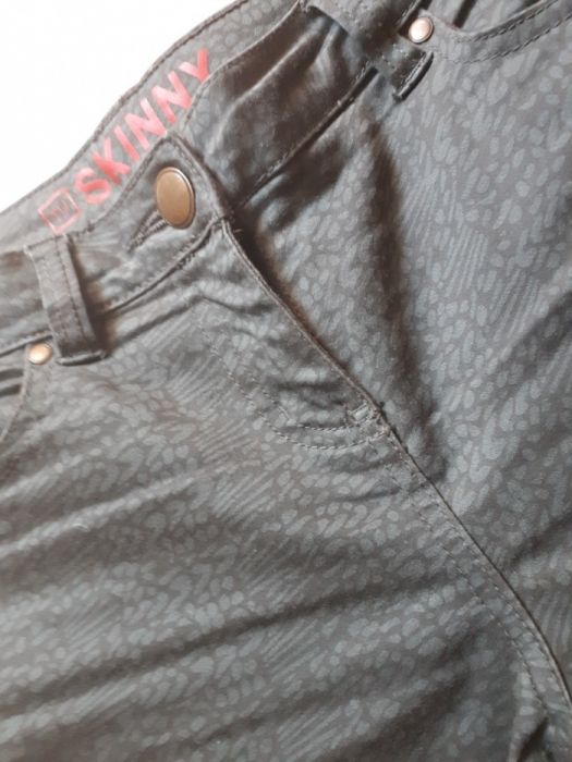 Spodnie Skinny khaki panterka roz M/L