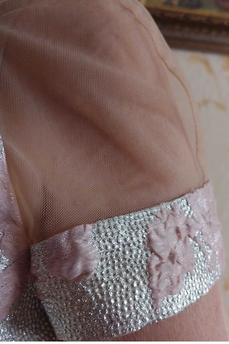 Нарядное необычайной красоты платье