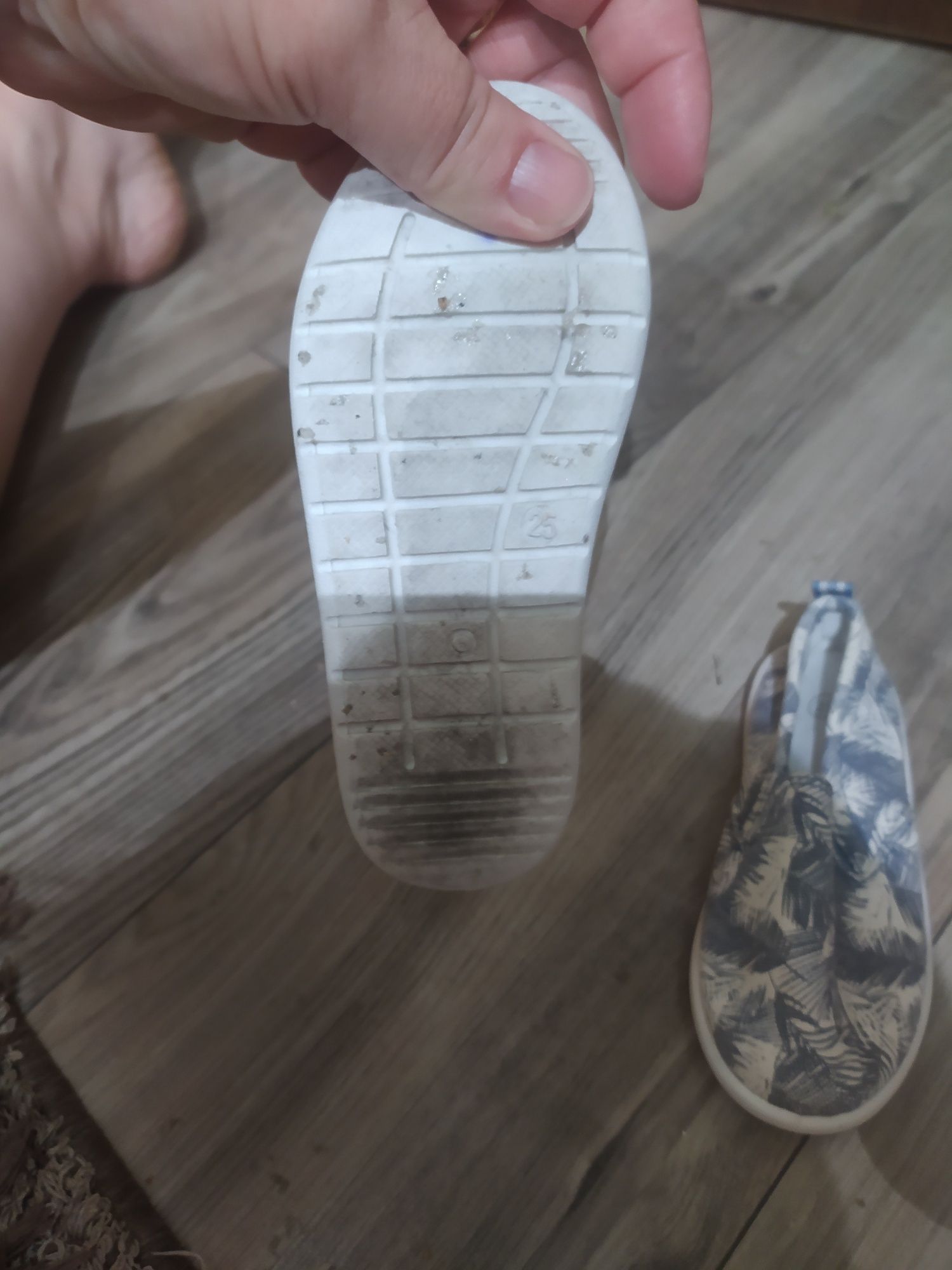 Kapcie tenisówki trampki buty wsuwane r 25