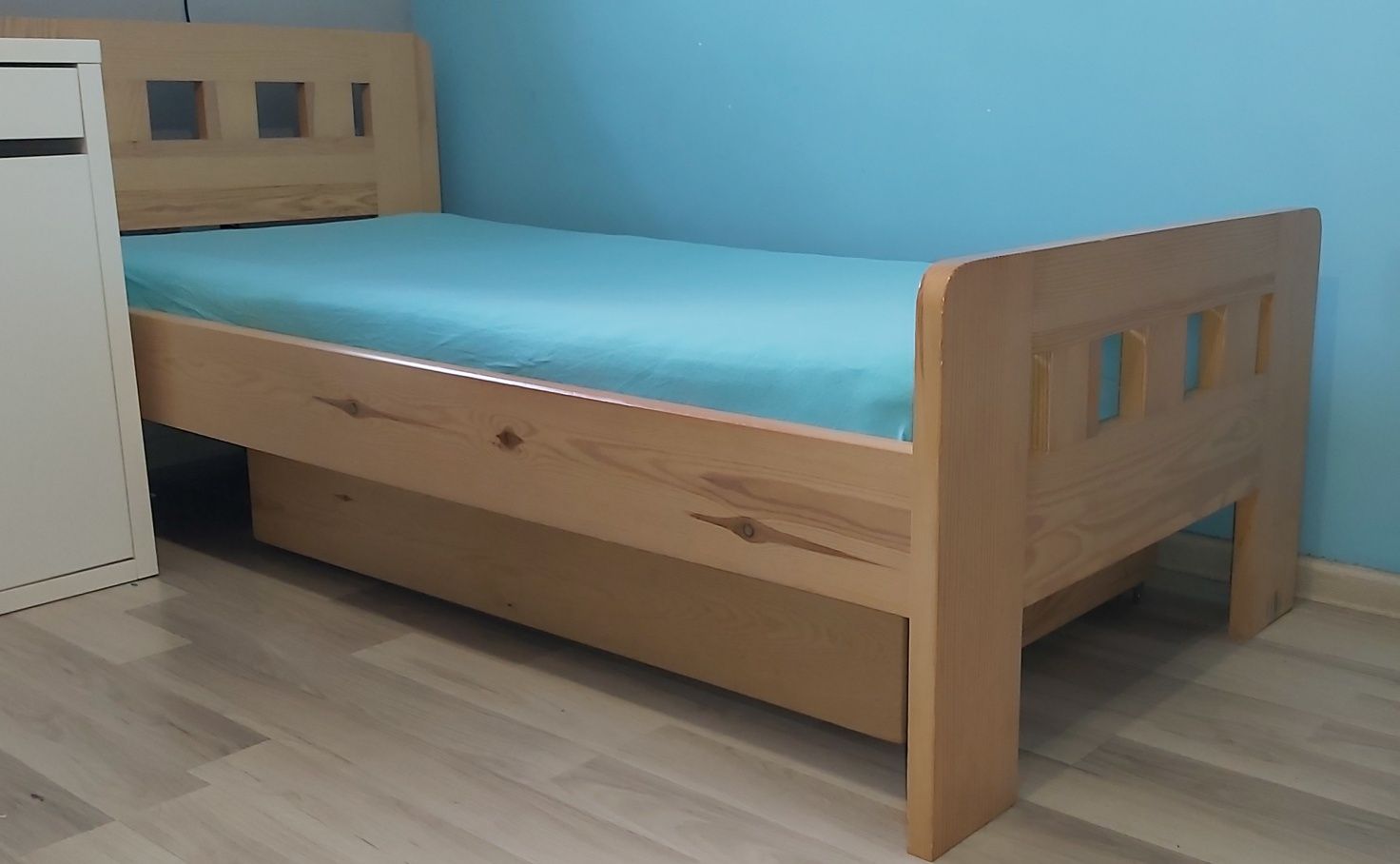 Łóżko dziecięce drewniane z szufladą o wymiarach 80/180