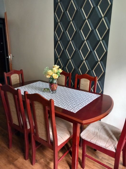 Sprzedam stół razem z 6 krzesłami