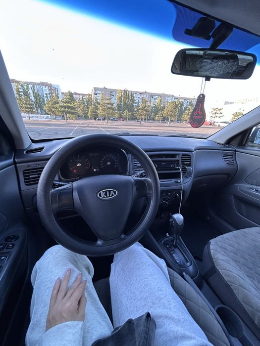 KIA Rio  продам  автомобиль
