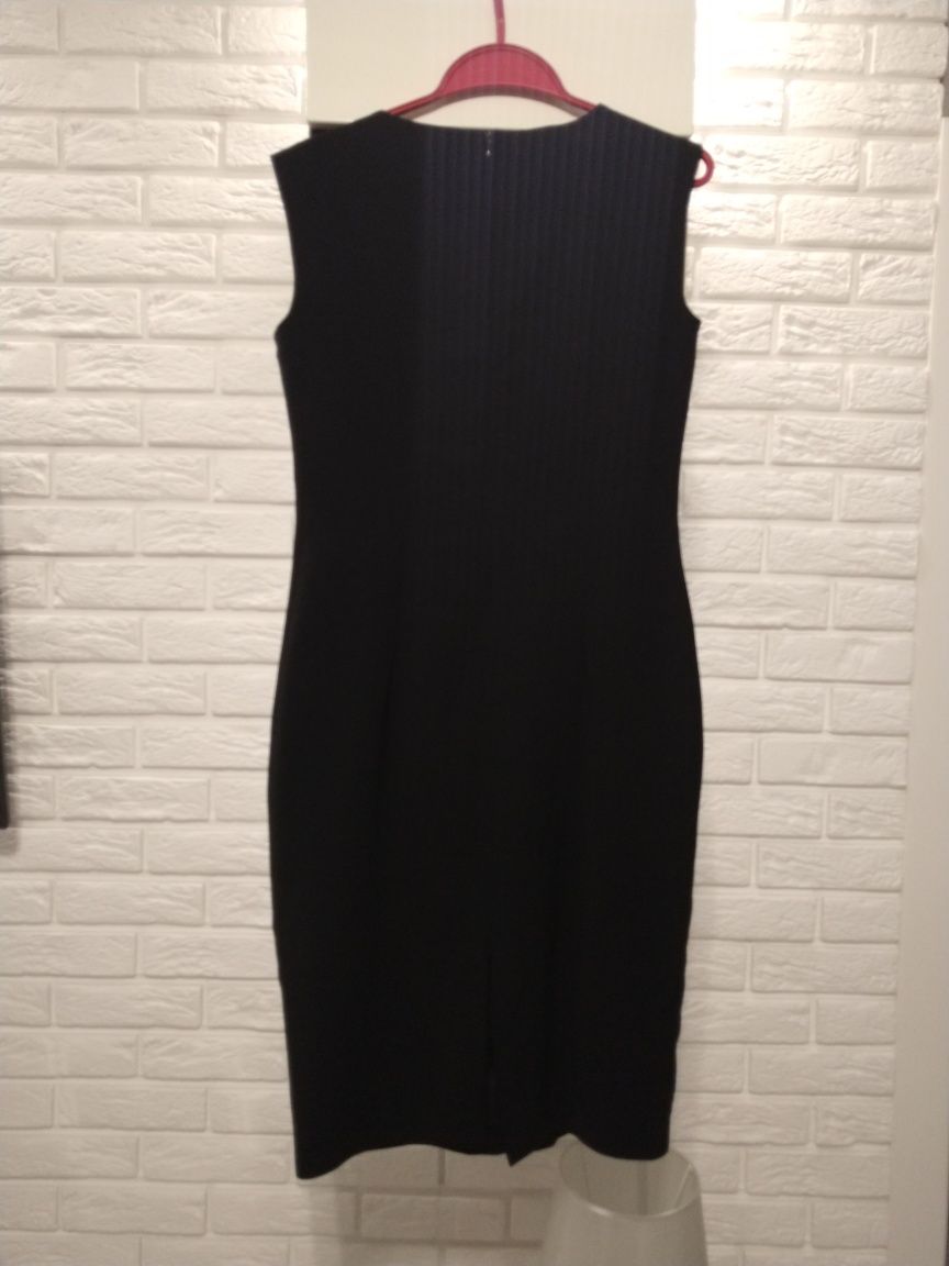 Sukienka dopasowana czarna 38 M