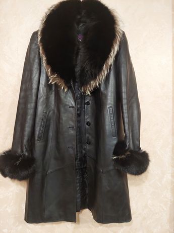Кожаное пальто с подстежкой и сьемной чернобуркой