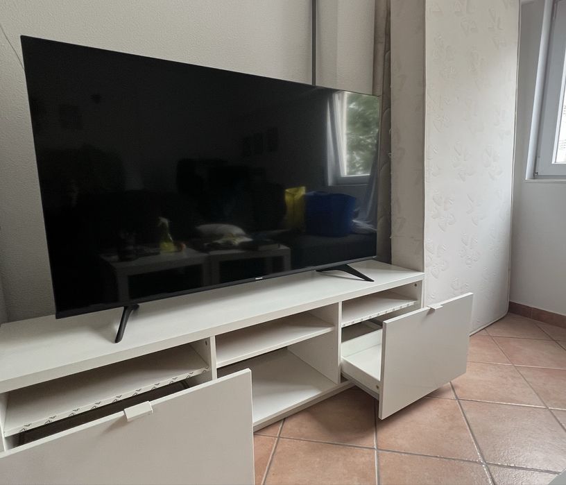 Hisense TV + IKEA TV Stand