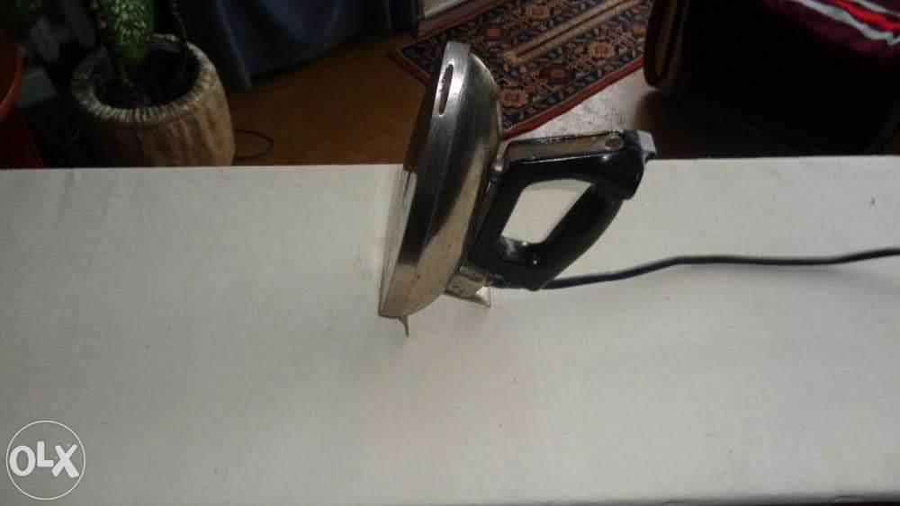 Продам Утюг(металический)