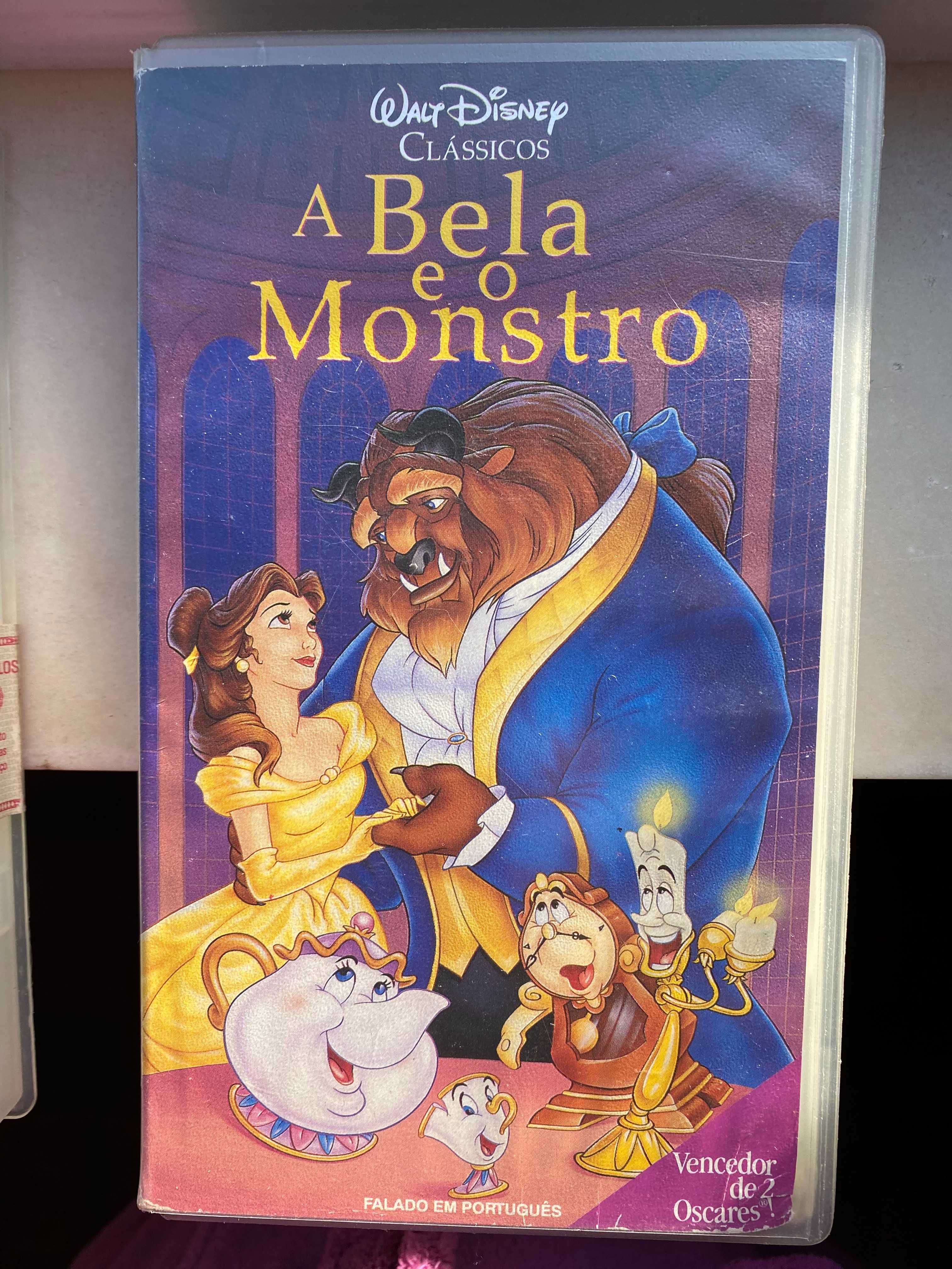 Cassetes VHS com filmes da Disney