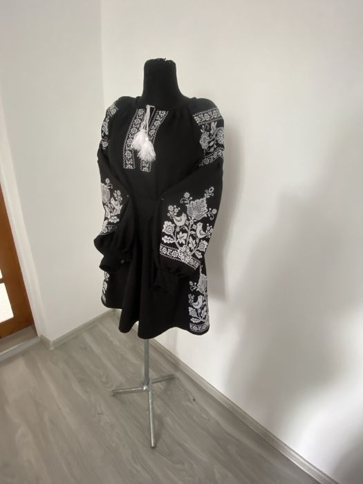 Стильні Вишиті Сукні