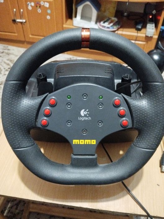 Ігровий руль Logitech Momo Racing