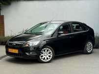 Ford Focus Lift czarny niski przebieg benzynka hatback 1.6i 115km warto zobacz